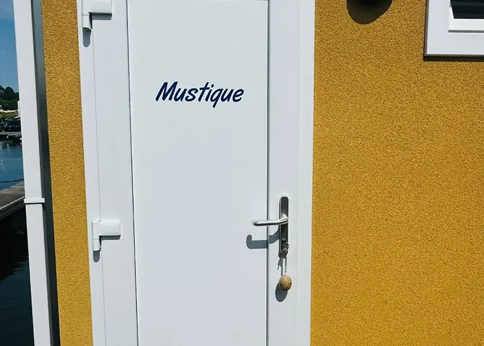 " Mustique" Cozy & Romantic Houseboat In Maastricht